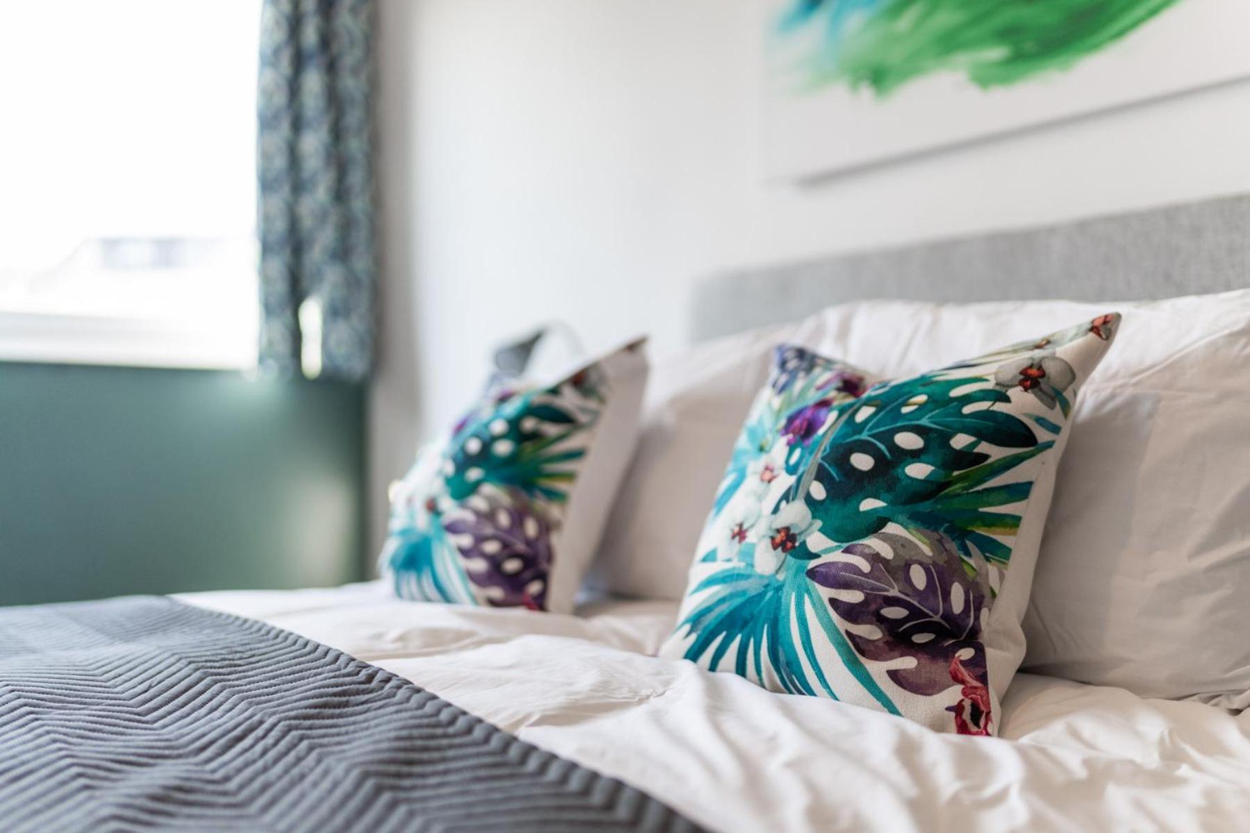 The Kingsway- 2 Bedroom Central Swansea Apartments By Stayright Eksteriør billede