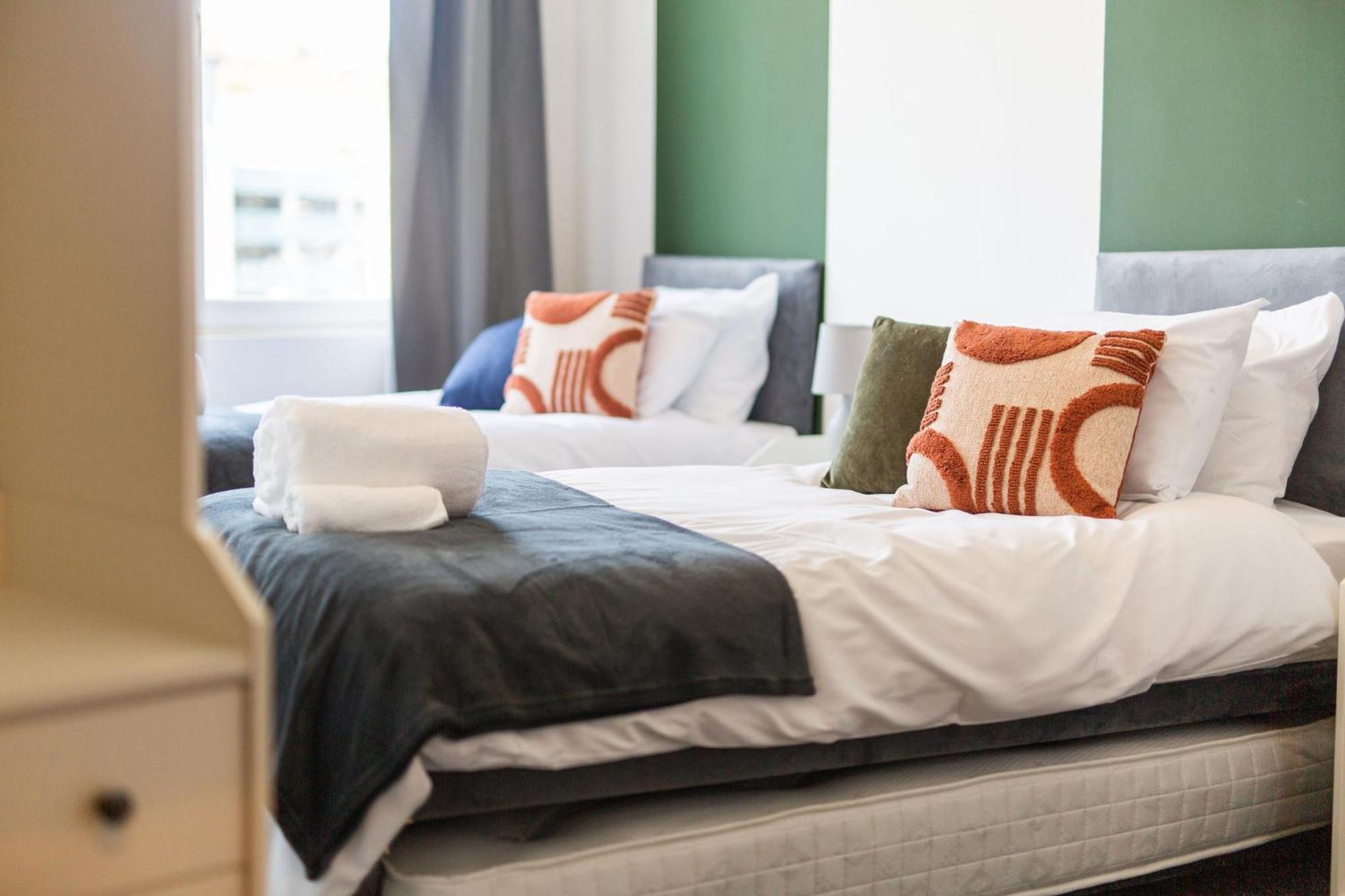 The Kingsway- 2 Bedroom Central Swansea Apartments By Stayright Eksteriør billede